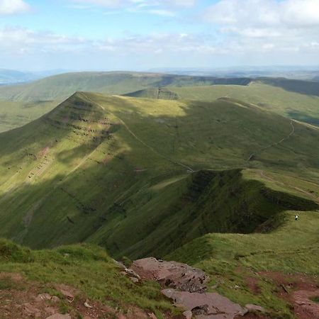 Mountain Views In The Heart Of Brecon Town Exterior foto