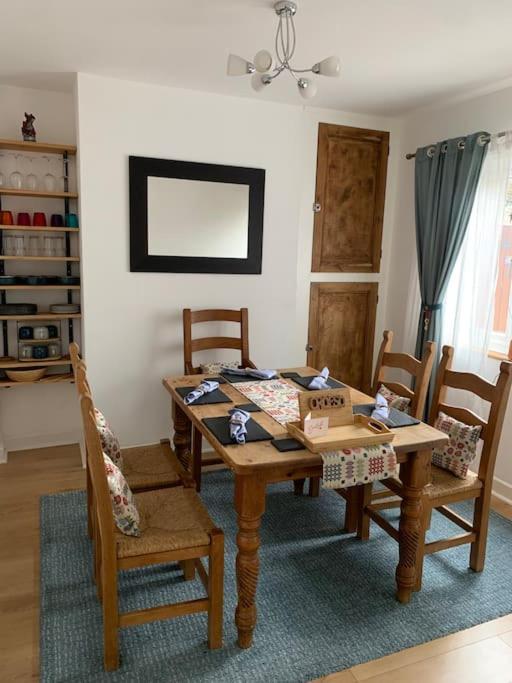 Mountain Views In The Heart Of Brecon Town Exterior foto