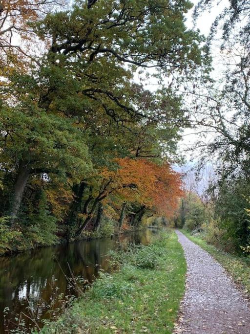 Mountain Views In The Heart Of Brecon Town Exterior foto