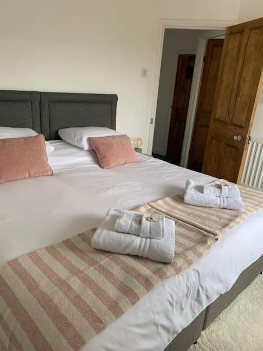 Mountain Views In The Heart Of Brecon Town Exterior foto