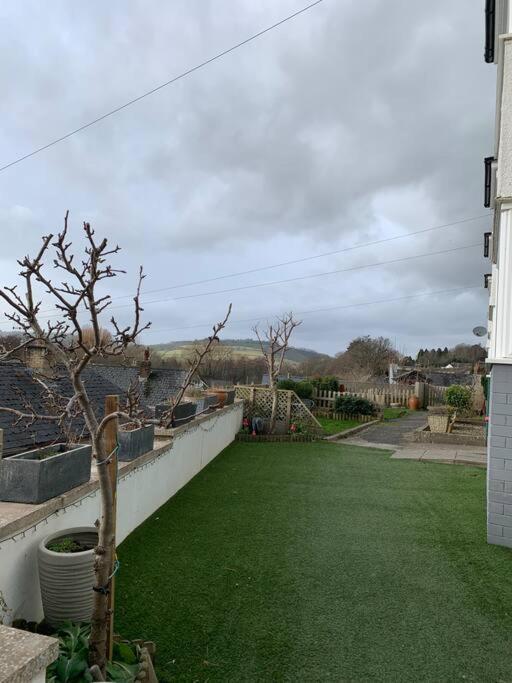 Mountain Views In The Heart Of Brecon Town Exterior foto