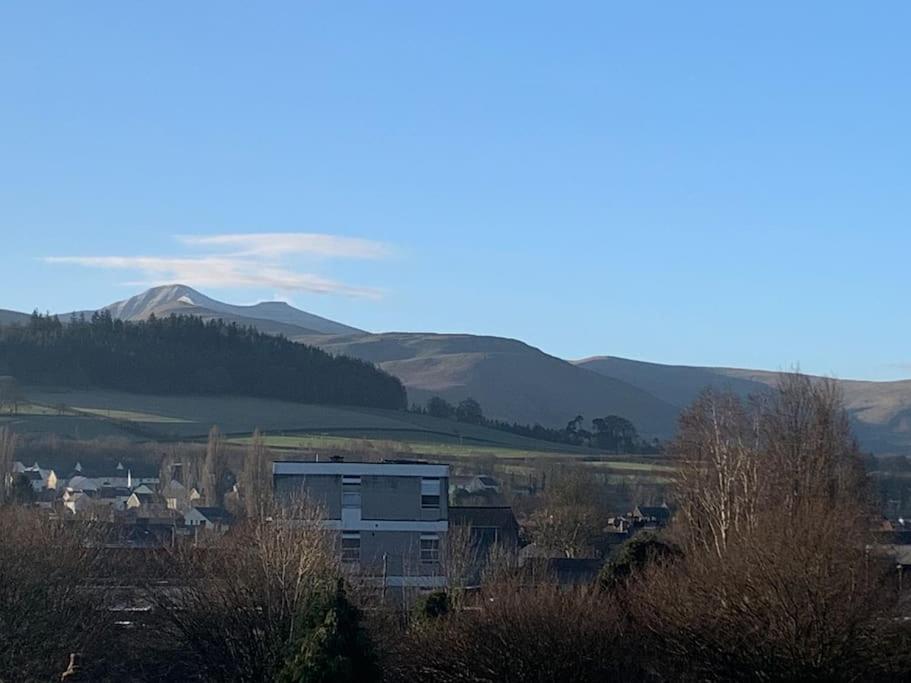 Mountain Views In The Heart Of Brecon Town Exterior foto