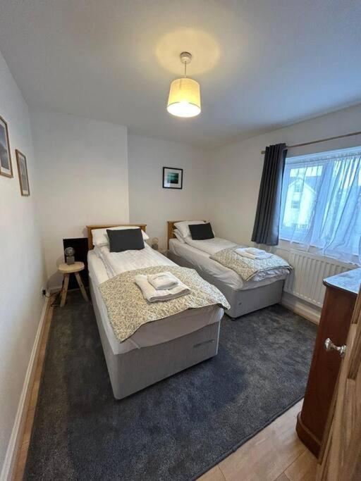 Mountain Views In The Heart Of Brecon Town Exterior foto
